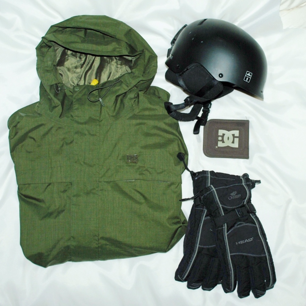 Snow Bundle (DC Jacket, Wallet, Giro Helmet, etc)